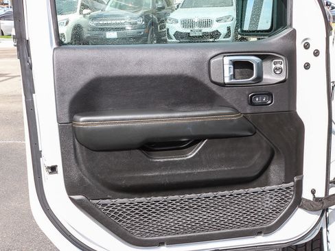 Used 2025 Jeep Wrangler Unlimited Sahara AWD/4WD image 21