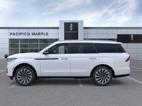 New 2026 Lincoln Navigator Black Label AWD/4WD image 3