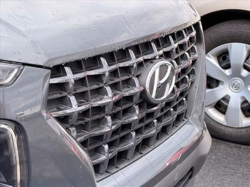 Used 2025 Hyundai Venue SEL FWD image 14