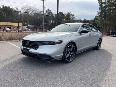 Used 2024 Honda Accord Sport image 2