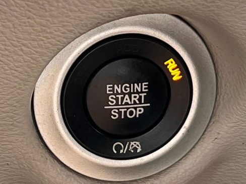 Used 2017 Chrysler Pacifica Touring FWD image 27