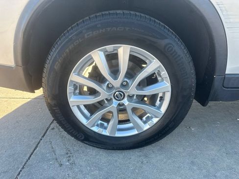 Used 2017 Nissan Rogue SV AWD/4WD image 41