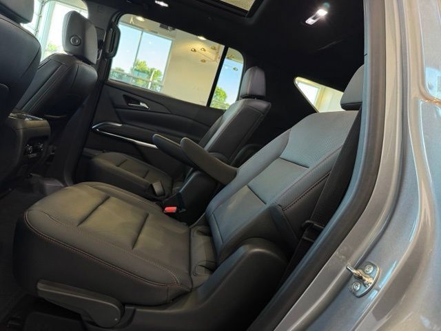 Certified 2025 Chevrolet Traverse Z71 w/ Driver Confidence Package AWD/4WD image 12