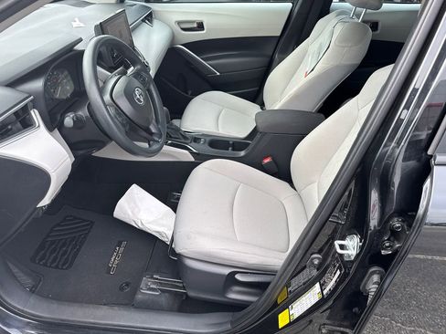 Certified 2024 Toyota Corolla Cross L image 9