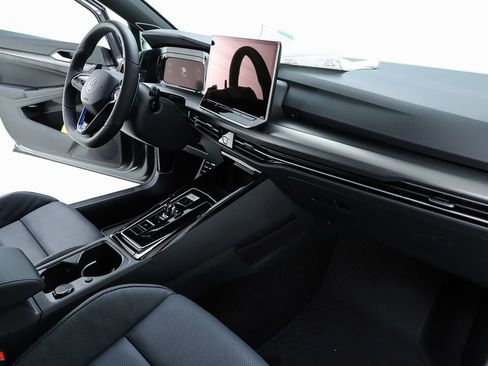 New 2026 Volkswagen Golf 2.0T Hatchback image 32