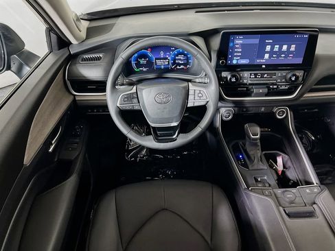 Certified 2026 Toyota Grand Highlander Limited AWD/4WD image 20