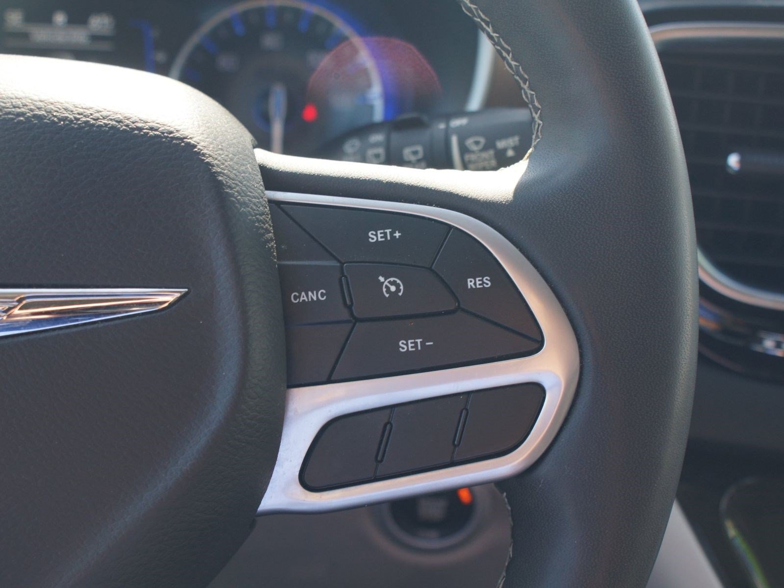 Used 2023 Chrysler Voyager LX FWD image 9