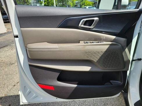 Certified 2025 Kia Carnival FWD image 15