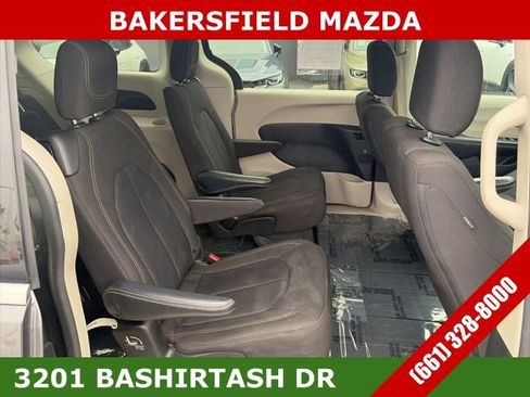 Used 2022 Chrysler Voyager LX image 15