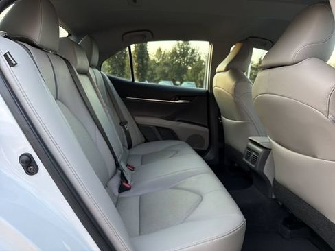 Used 2021 Toyota Camry XLE FWD image 15