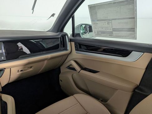 New 2026 Porsche Cayenne image 23