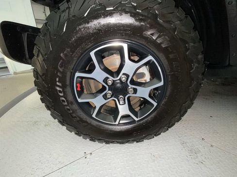 Used 2021 Jeep Wrangler Unlimited Rubicon AWD/4WD image 10