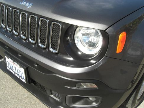 Used 2016 Jeep Renegade Latitude image 5