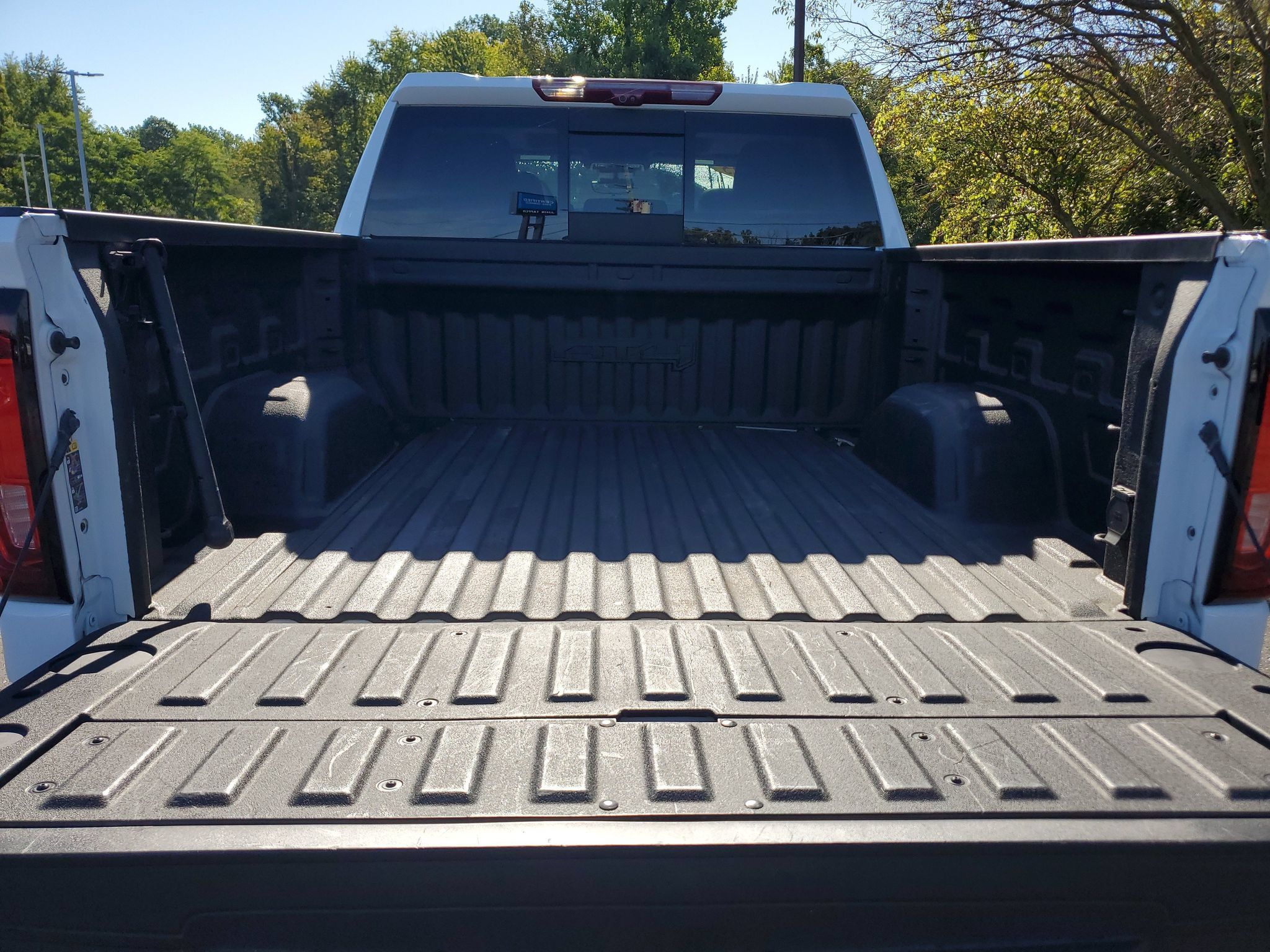 Used 2023 GMC Sierra 1500 AT4 w/ AT4 Premium Package AWD/4WD image 9