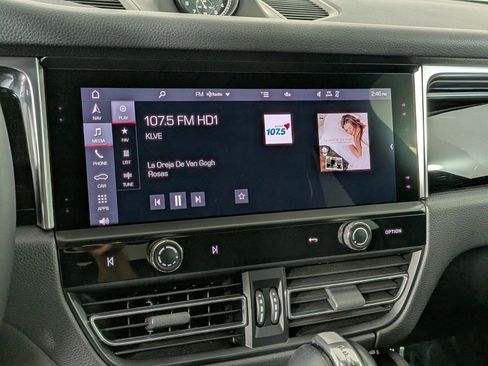 Certified 2023 Porsche Macan AWD/4WD image 17