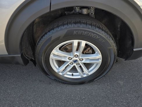 Used 2023 Ford Explorer XLT image 25