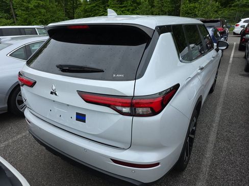 Used 2022 Mitsubishi Outlander ES AWD/4WD image 6