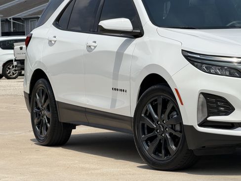 Used 2023 Chevrolet Equinox RS w/ LPO, Floor Liner Package FWD image 9