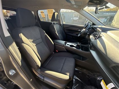 Certified 2025 Nissan Rogue SV image 23