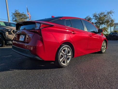 Used 2019 Toyota Prius XLE image 4