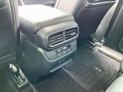 Used 2024 Honda Pilot Touring image 10
