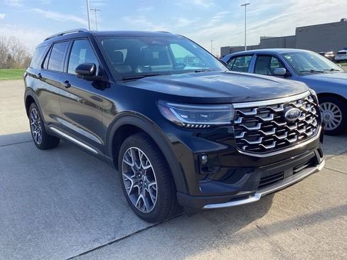 Used 2025 Ford Explorer Platinum w/ Ultimate Package image 9