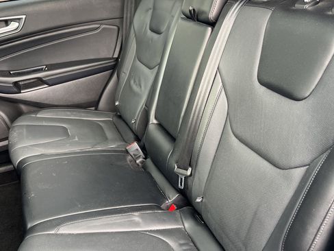 Used 2018 Ford Edge Titanium w/ Equipment Group 301A AWD/4WD image 21