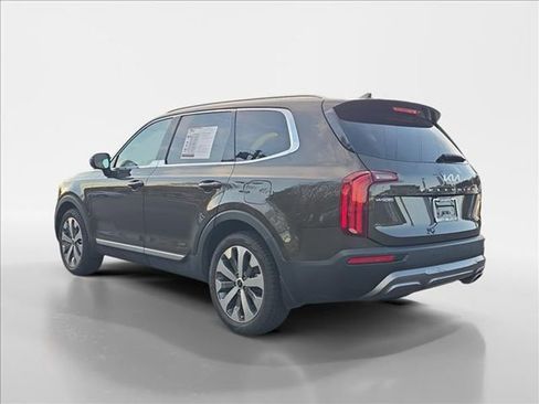 Used 2022 Kia Telluride EX w/ EX Premium Package image 3