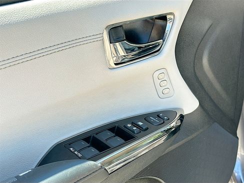 Used 2016 Toyota Avalon XLE Premium image 17