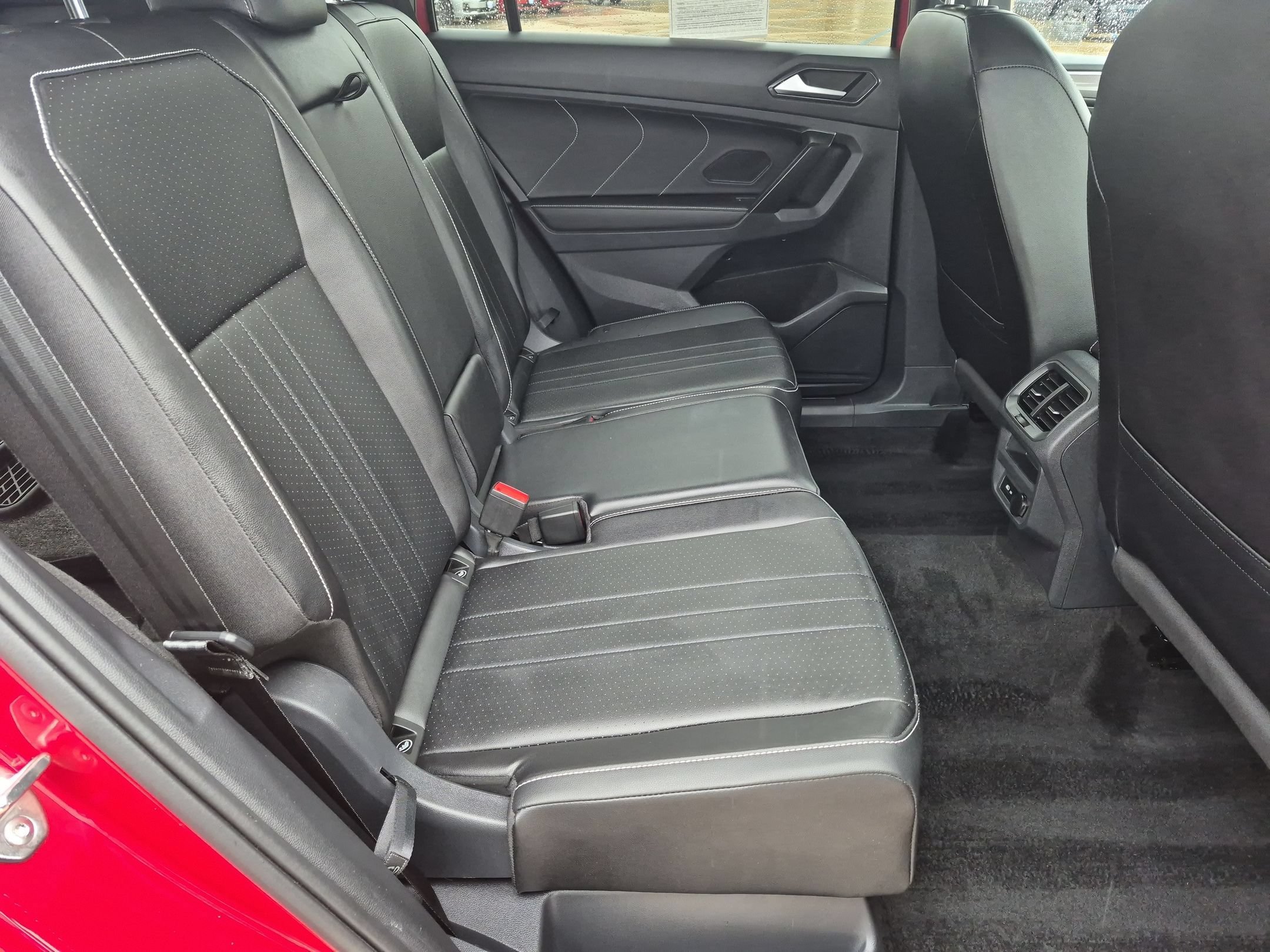 Used 2024 Volkswagen Tiguan SE R-Line w/ MDO Package, Two-Row AWD/4WD image 29