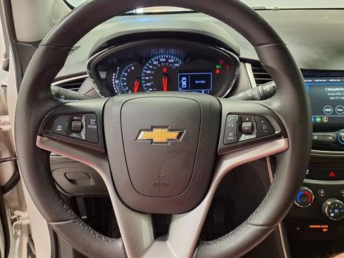 Used 2019 Chevrolet Trax LT w/ LT Convenience Package image 21