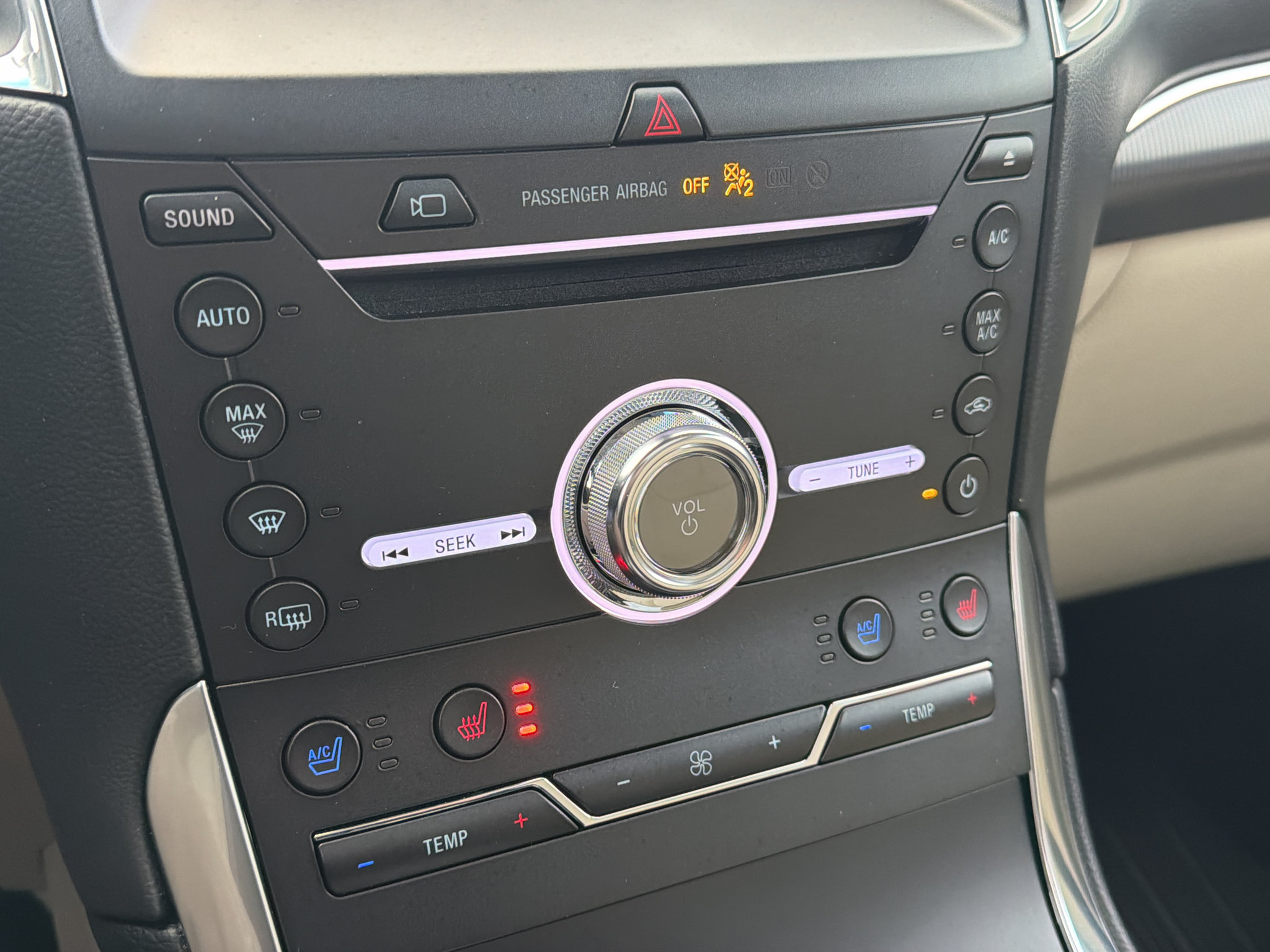 Used 2019 Ford Edge Titanium w/ Equipment Group 301A AWD/4WD image 22