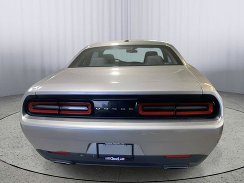 Used 2016 Dodge Challenger SXT image 7