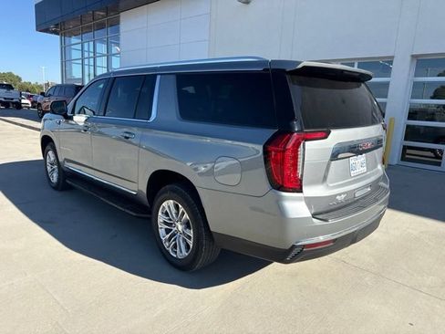 Used 2023 GMC Yukon XL SLT w/ SLT Premium Package AWD/4WD image 5