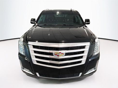 Used 2018 Cadillac Escalade Luxury image 28