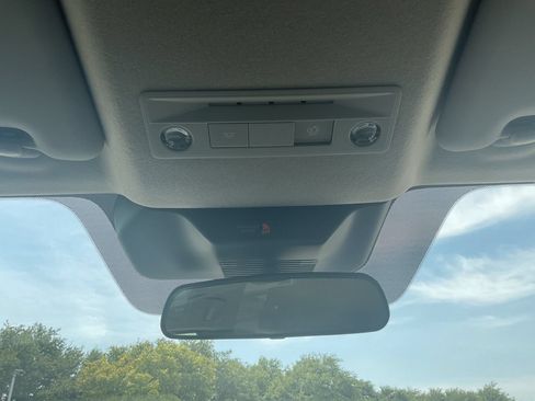Used 2025 Nissan Kicks SV FWD image 19