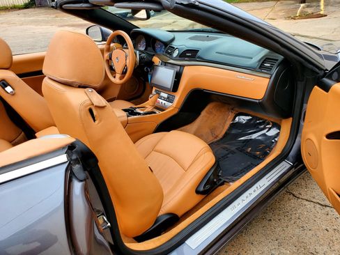 Used 2011 Maserati GranTurismo Convertible RWD image 36
