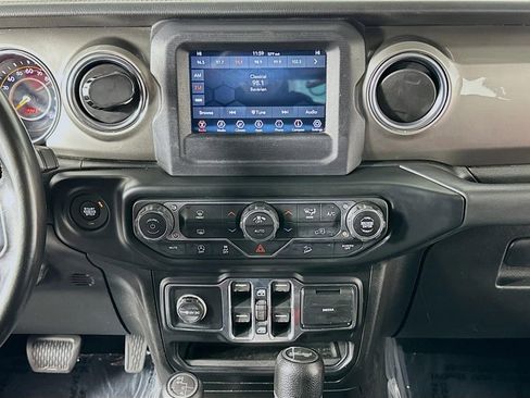 Used 2020 Jeep Wrangler Unlimited Sahara image 38