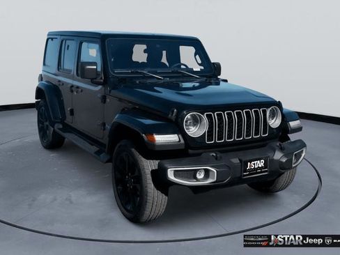 Used 2025 Jeep Wrangler Unlimited Sahara image 3