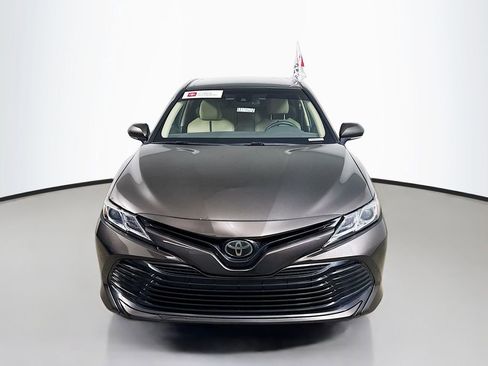 Certified 2018 Toyota Camry LE w/ Convenience Package image 2