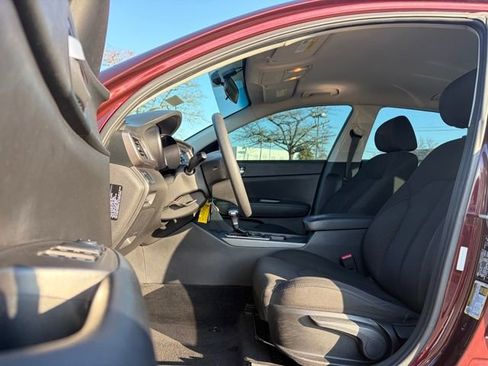 Used 2017 Kia Optima LX image 9