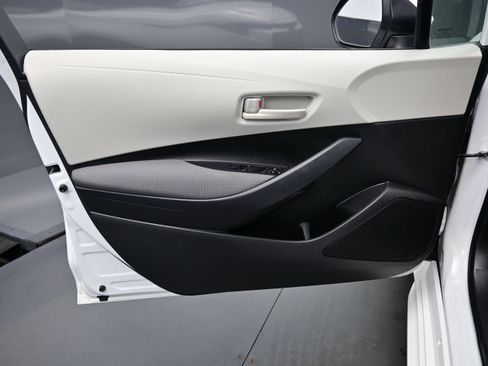 Used 2023 Toyota Corolla LE FWD image 9