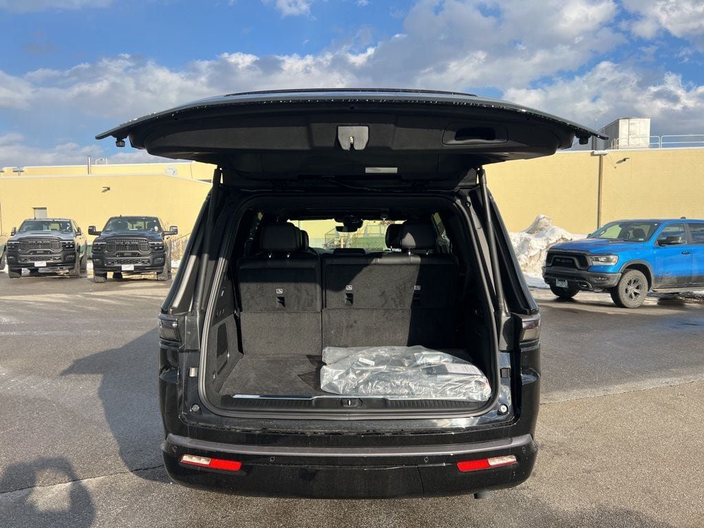 New 2026 Jeep Grand Wagoneer Summit AWD/4WD image 18