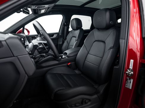 Certified 2025 Porsche Cayenne image 4