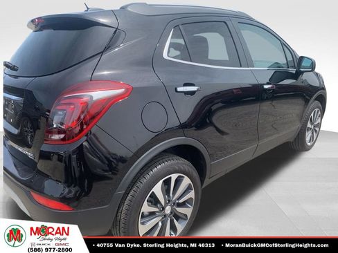 Used 2022 Buick Encore Preferred AWD/4WD image 3