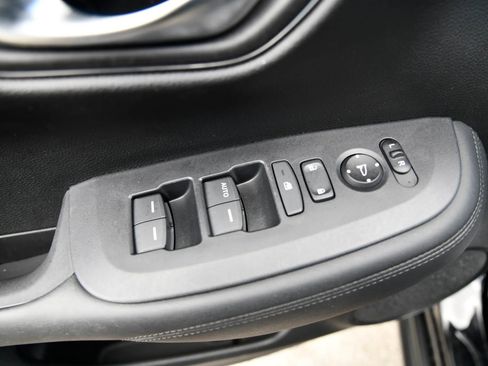 Used 2023 Honda HR-V LX image 10