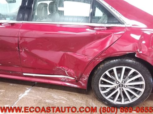 Used 2017 Lincoln Continental Select image 18