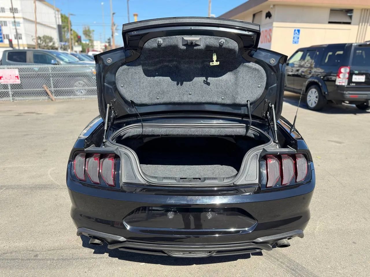 Used 2018 Ford Mustang Convertible RWD image 33