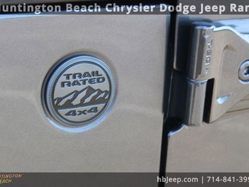 Used 2022 Jeep Gladiator Willys image 12