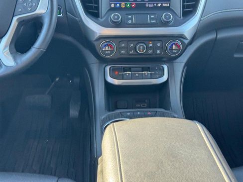 Used 2023 GMC Acadia SLT w/ Elevation Edition image 16